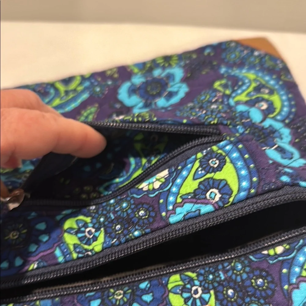 Stone & Co. Adjustable Strap Crossbody Bag - Picture 6 of 10